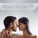 Hlavová sprcha v rozměru XXL poskytne dostatek prostoru i dvěma osobám
