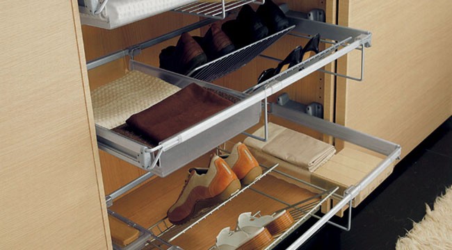 chystáte-li se ukládat boty do šatní skříně pak počítejte s tím, že je musíte pokaždé řádně umýt.