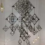 Svítidla tvoří dekorativní 3D objekty