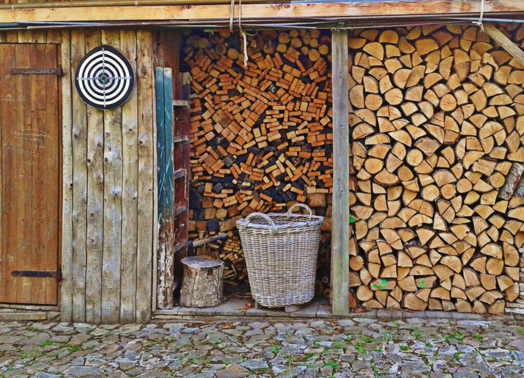 firewood-1157304_1920