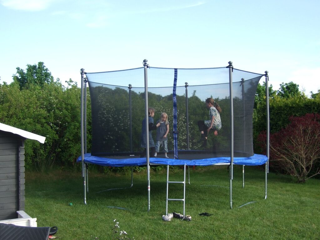 trampoline-182214_1280
